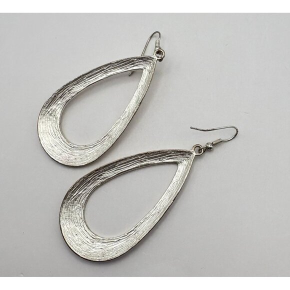 Vintage Silver Tone Open Teardrop Earrings Textured Dangle Retro 80s - Picture 2 of 6